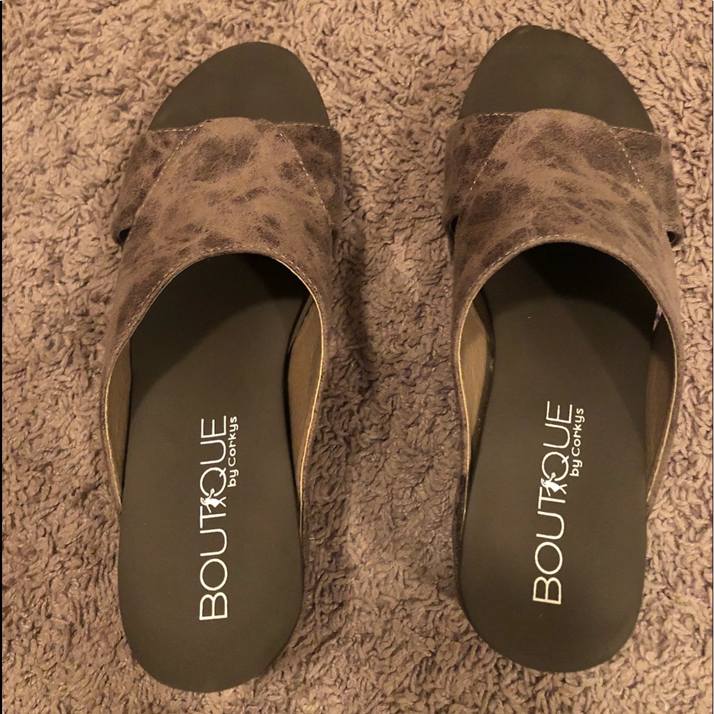 BOUTIQUE WEDGE SLIDES